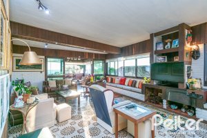 Casa à venda com 650m², 5 dormitórios, 5 suítes, 5 vagas, no bairro Vila Assunção em Porto Alegre