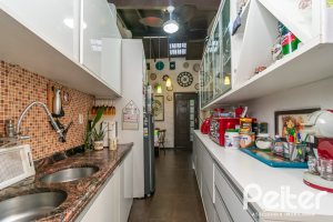 Casa à venda com 650m², 5 dormitórios, 5 suítes, 5 vagas, no bairro Vila Assunção em Porto Alegre