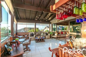 Casa à venda com 650m², 5 dormitórios, 5 suítes, 5 vagas, no bairro Vila Assunção em Porto Alegre