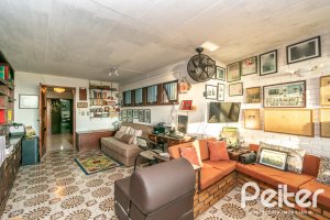 Casa à venda com 650m², 5 dormitórios, 5 suítes, 5 vagas, no bairro Vila Assunção em Porto Alegre