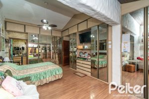 Casa à venda com 650m², 5 dormitórios, 5 suítes, 5 vagas, no bairro Vila Assunção em Porto Alegre