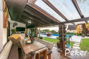 Casa à venda com 650m², 5 dormitórios, 5 suítes, 5 vagas, no bairro Vila Assunção em Porto Alegre