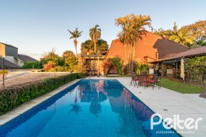 Casa à venda com 650m², 5 dormitórios, 5 suítes, 5 vagas, no bairro Vila Assunção em Porto Alegre