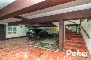 Casa à venda com 650m², 5 dormitórios, 5 suítes, 5 vagas, no bairro Vila Assunção em Porto Alegre