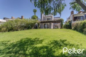 Casa em Condomínio à venda com 270m², 3 dormitórios, 2 suítes, 3 vagas, no bairro Terra Ville em PORTO ALEGRE