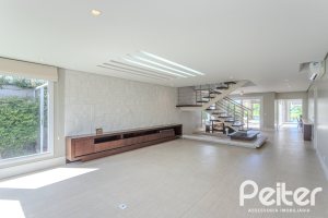 Casa em Condomínio à venda com 270m², 3 dormitórios, 2 suítes, 3 vagas, no bairro Terra Ville em PORTO ALEGRE