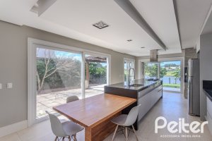 Casa em Condomínio à venda com 270m², 3 dormitórios, 2 suítes, 3 vagas, no bairro Terra Ville em PORTO ALEGRE