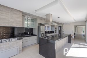 Casa em Condomínio à venda com 270m², 3 dormitórios, 2 suítes, 3 vagas, no bairro Terra Ville em PORTO ALEGRE