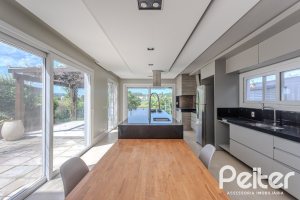 Casa em Condomínio à venda com 270m², 3 dormitórios, 2 suítes, 3 vagas, no bairro Terra Ville em PORTO ALEGRE