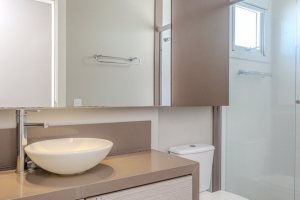 Casa em Condomínio à venda com 270m², 3 dormitórios, 2 suítes, 3 vagas, no bairro Terra Ville em PORTO ALEGRE