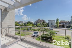 Casa em Condomínio à venda com 270m², 3 dormitórios, 2 suítes, 3 vagas, no bairro Terra Ville em PORTO ALEGRE