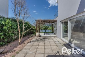 Casa em Condomínio à venda com 270m², 3 dormitórios, 2 suítes, 3 vagas, no bairro Terra Ville em PORTO ALEGRE