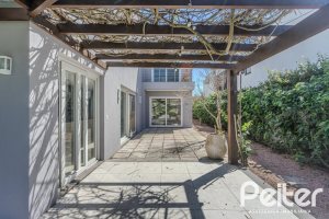 Casa em Condomínio à venda com 270m², 3 dormitórios, 2 suítes, 3 vagas, no bairro Terra Ville em PORTO ALEGRE