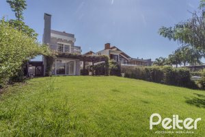 Casa em Condomínio à venda com 270m², 3 dormitórios, 2 suítes, 3 vagas, no bairro Terra Ville em PORTO ALEGRE