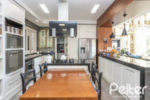 Casa em Condomínio à venda com 510m², 4 dormitórios, 4 suítes, 6 vagas, no bairro Terra Ville em PORTO ALEGRE