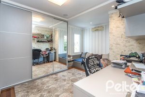 Casa em Condomínio à venda com 510m², 4 dormitórios, 4 suítes, 6 vagas, no bairro Terra Ville em PORTO ALEGRE