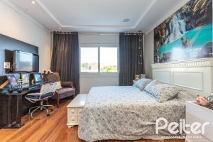 Casa em Condomínio à venda com 510m², 4 dormitórios, 4 suítes, 6 vagas, no bairro Terra Ville em PORTO ALEGRE