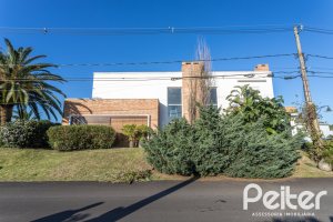Casa em Condomínio à venda com 510m², 4 dormitórios, 4 suítes, 6 vagas, no bairro Terra Ville em PORTO ALEGRE