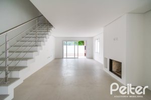 Casa à venda com 284m², 3 dormitórios, 1 suíte, 4 vagas, no bairro Tristeza em Porto Alegre