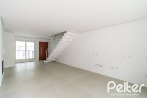 Casa à venda com 284m², 3 dormitórios, 1 suíte, 4 vagas, no bairro Tristeza em Porto Alegre
