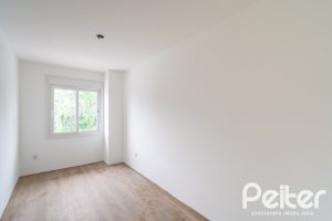 Casa à venda com 284m², 3 dormitórios, 1 suíte, 4 vagas, no bairro Tristeza em Porto Alegre