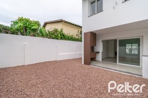 Casa à venda com 284m², 3 dormitórios, 1 suíte, 4 vagas, no bairro Tristeza em Porto Alegre