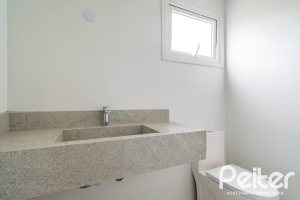 Casa à venda com 284m², 3 dormitórios, 1 suíte, 4 vagas, no bairro Tristeza em Porto Alegre