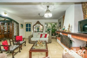 Casa à venda com 340m², 4 dormitórios, 1 suíte, 6 vagas, no bairro Cristal em Porto Alegre