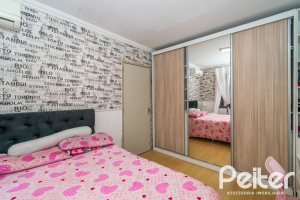 Casa à venda com 340m², 4 dormitórios, 1 suíte, 6 vagas, no bairro Cristal em Porto Alegre