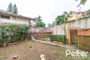 Casa à venda com 340m², 4 dormitórios, 1 suíte, 6 vagas, no bairro Cristal em Porto Alegre