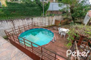 Casa à venda com 340m², 4 dormitórios, 1 suíte, 6 vagas, no bairro Cristal em Porto Alegre