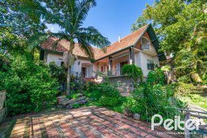 Casa à venda com 374m², 4 dormitórios, 2 suítes, 4 vagas, no bairro Vila Assunção em Porto Alegre