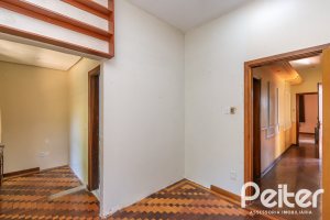 Casa à venda com 374m², 4 dormitórios, 2 suítes, 4 vagas, no bairro Vila Assunção em Porto Alegre