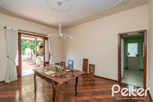 Casa à venda com 374m², 4 dormitórios, 2 suítes, 4 vagas, no bairro Vila Assunção em Porto Alegre