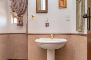 Casa à venda com 374m², 4 dormitórios, 2 suítes, 4 vagas, no bairro Vila Assunção em Porto Alegre