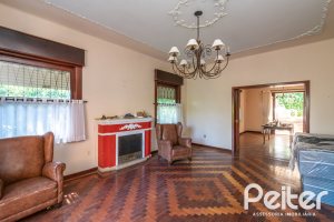 Casa à venda com 374m², 4 dormitórios, 2 suítes, 4 vagas, no bairro Vila Assunção em Porto Alegre