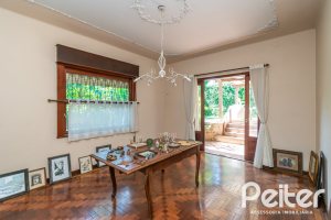 Casa à venda com 374m², 4 dormitórios, 2 suítes, 4 vagas, no bairro Vila Assunção em Porto Alegre