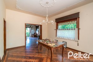 Casa à venda com 374m², 4 dormitórios, 2 suítes, 4 vagas, no bairro Vila Assunção em Porto Alegre