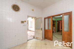 Casa à venda com 374m², 4 dormitórios, 2 suítes, 4 vagas, no bairro Vila Assunção em Porto Alegre
