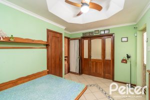 Casa à venda com 374m², 4 dormitórios, 2 suítes, 4 vagas, no bairro Vila Assunção em Porto Alegre