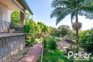 Casa à venda com 374m², 4 dormitórios, 2 suítes, 4 vagas, no bairro Vila Assunção em Porto Alegre