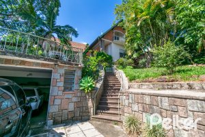 Casa à venda com 374m², 4 dormitórios, 2 suítes, 4 vagas, no bairro Vila Assunção em Porto Alegre