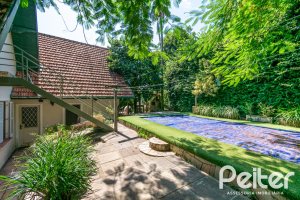 Casa à venda com 374m², 4 dormitórios, 2 suítes, 4 vagas, no bairro Vila Assunção em Porto Alegre