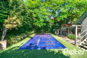 Casa à venda com 374m², 4 dormitórios, 2 suítes, 4 vagas, no bairro Vila Assunção em Porto Alegre