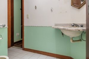 Casa à venda com 374m², 4 dormitórios, 2 suítes, 4 vagas, no bairro Vila Assunção em Porto Alegre