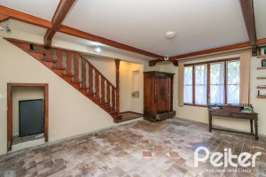 Casa à venda com 374m², 4 dormitórios, 2 suítes, 4 vagas, no bairro Vila Assunção em Porto Alegre