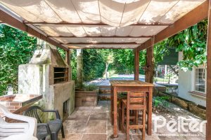 Casa à venda com 374m², 4 dormitórios, 2 suítes, 4 vagas, no bairro Vila Assunção em Porto Alegre