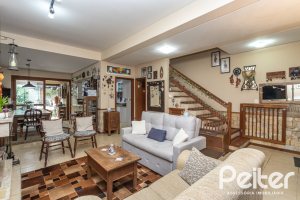 Casa à venda com 274m², 3 dormitórios, 1 suíte, 4 vagas, no bairro Ipanema em Porto Alegre