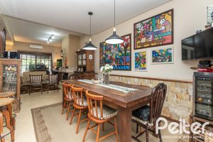 Casa à venda com 274m², 3 dormitórios, 1 suíte, 4 vagas, no bairro Ipanema em Porto Alegre