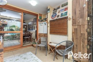 Casa à venda com 274m², 3 dormitórios, 1 suíte, 4 vagas, no bairro Ipanema em Porto Alegre